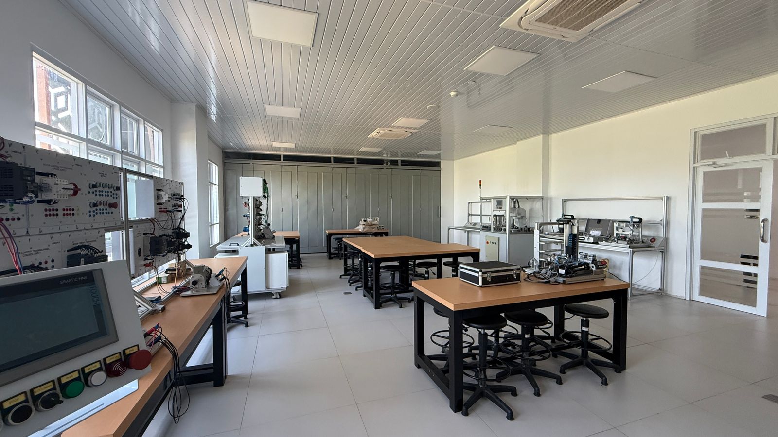Laboratorium Mekatronika